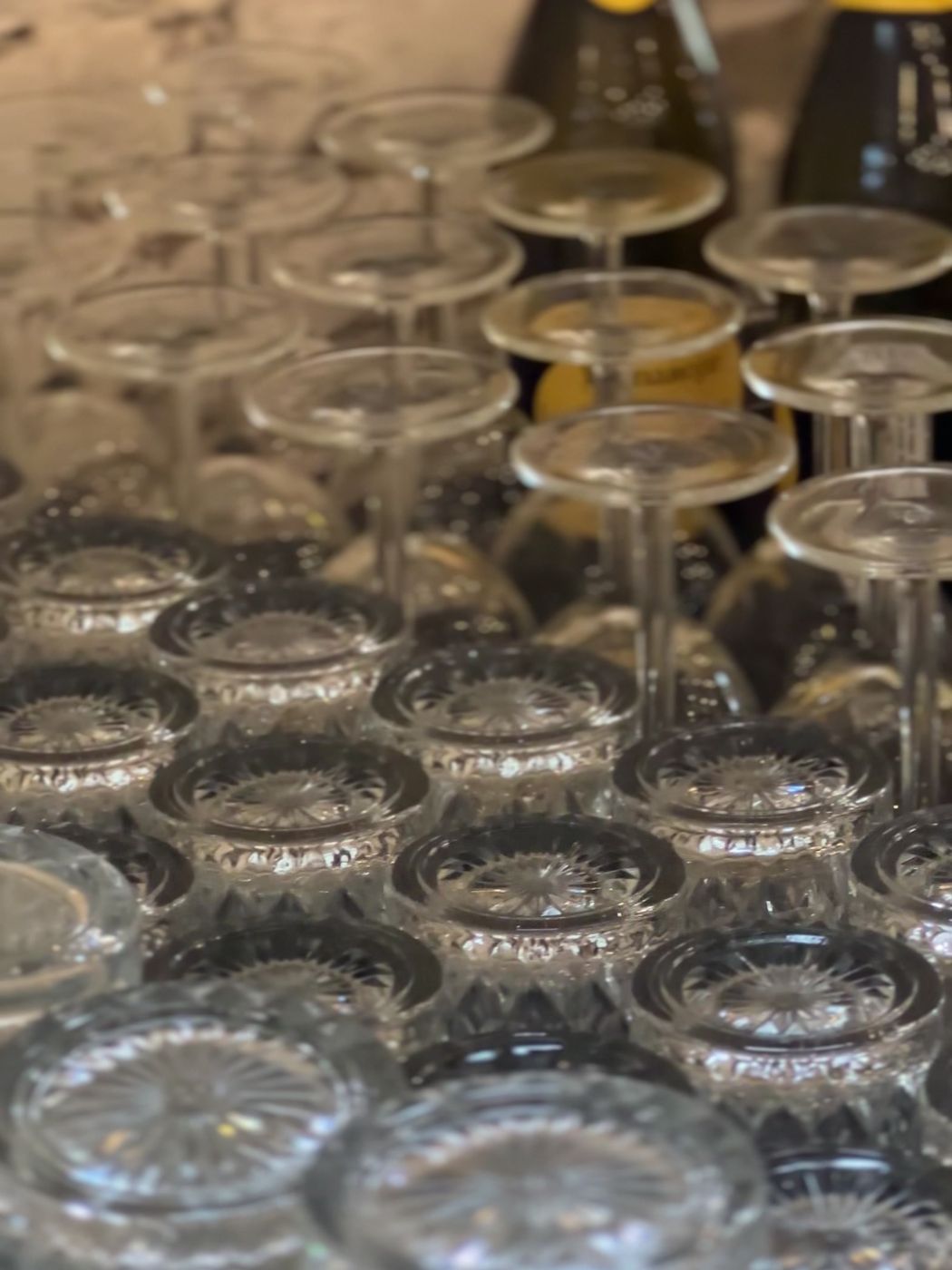 Szkło i prosecco przygotowane przez BAROWO przed wydarzeniem